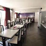 Logis Hotel Le Capricorne 3* Marmande