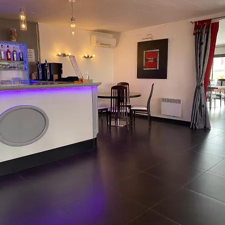 Hotell Logis Le Capricorne 3*