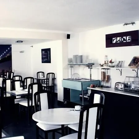 Hotell Logis Le Capricorne Marmande