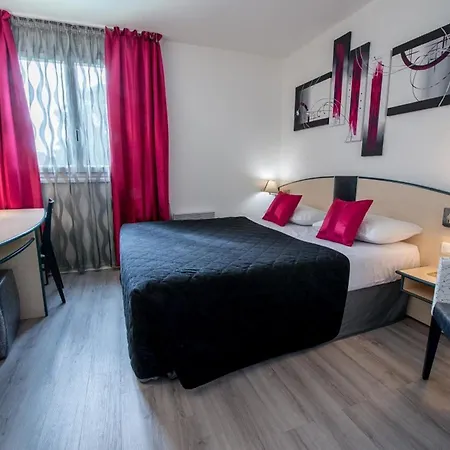Hotell Logis Le Capricorne 3*