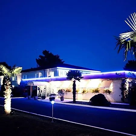 Logis Le Capricorne Otel Marmande