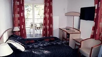 Logis Le Capricorne Hotell 3*
