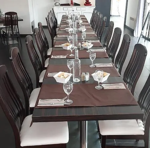 Logis Hotel Le Capricorne 3* Marmande