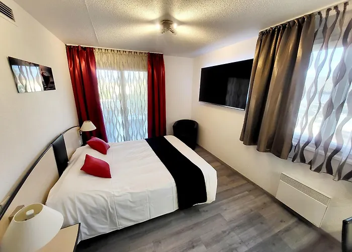 Logis Hotel Le Capricorne Hotel Marmande
