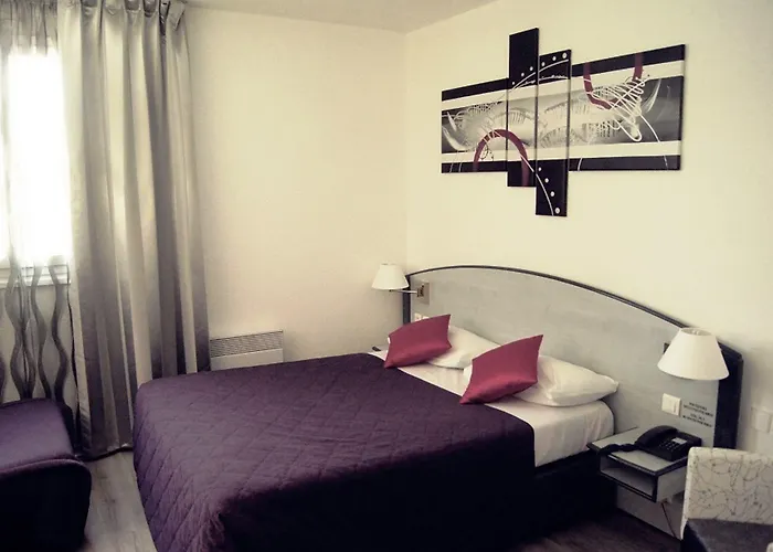 Logis Hotel Le Capricorne Hotel Marmande