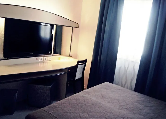 Logis Hotel Le Capricorne Hotel Marmande