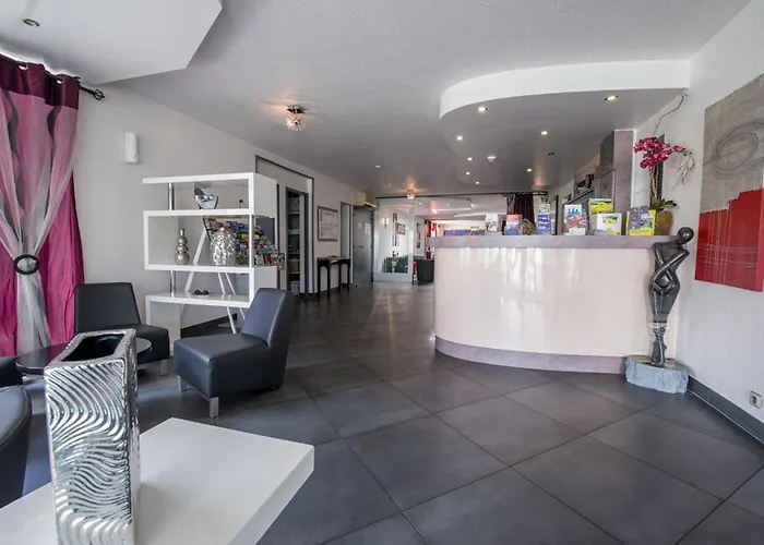 Logis Hotel Le Capricorne Hotel Marmande